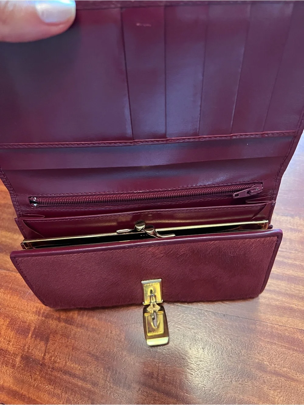 Extremely RARE Gucci Tom Ford burgundy leather wallet ❤️